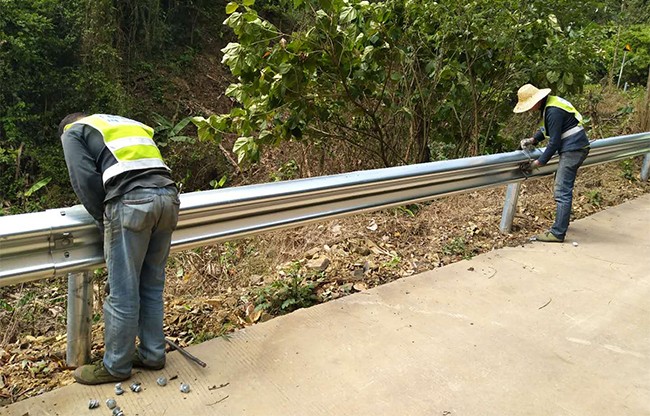 吉安高速公路护栏的定期维护与保养