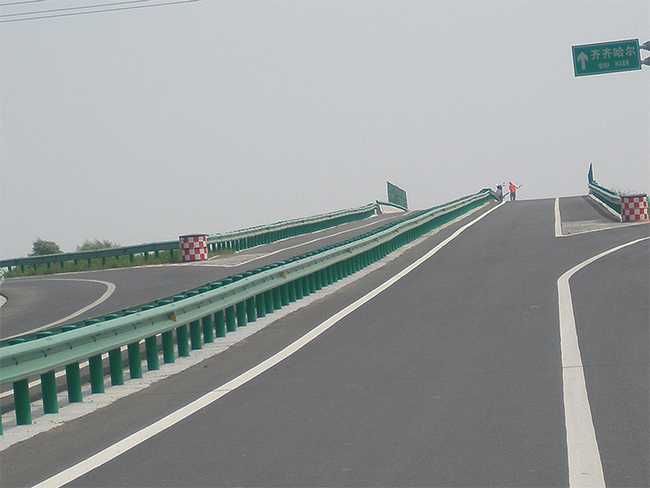 吉安高速公路护栏的材质与规格